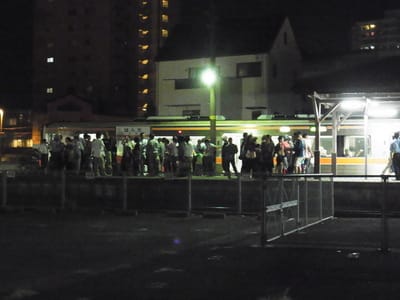 無論、駅員も必死です。