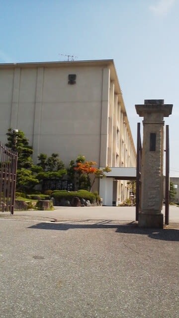 硬式野球部が部活をしていました。